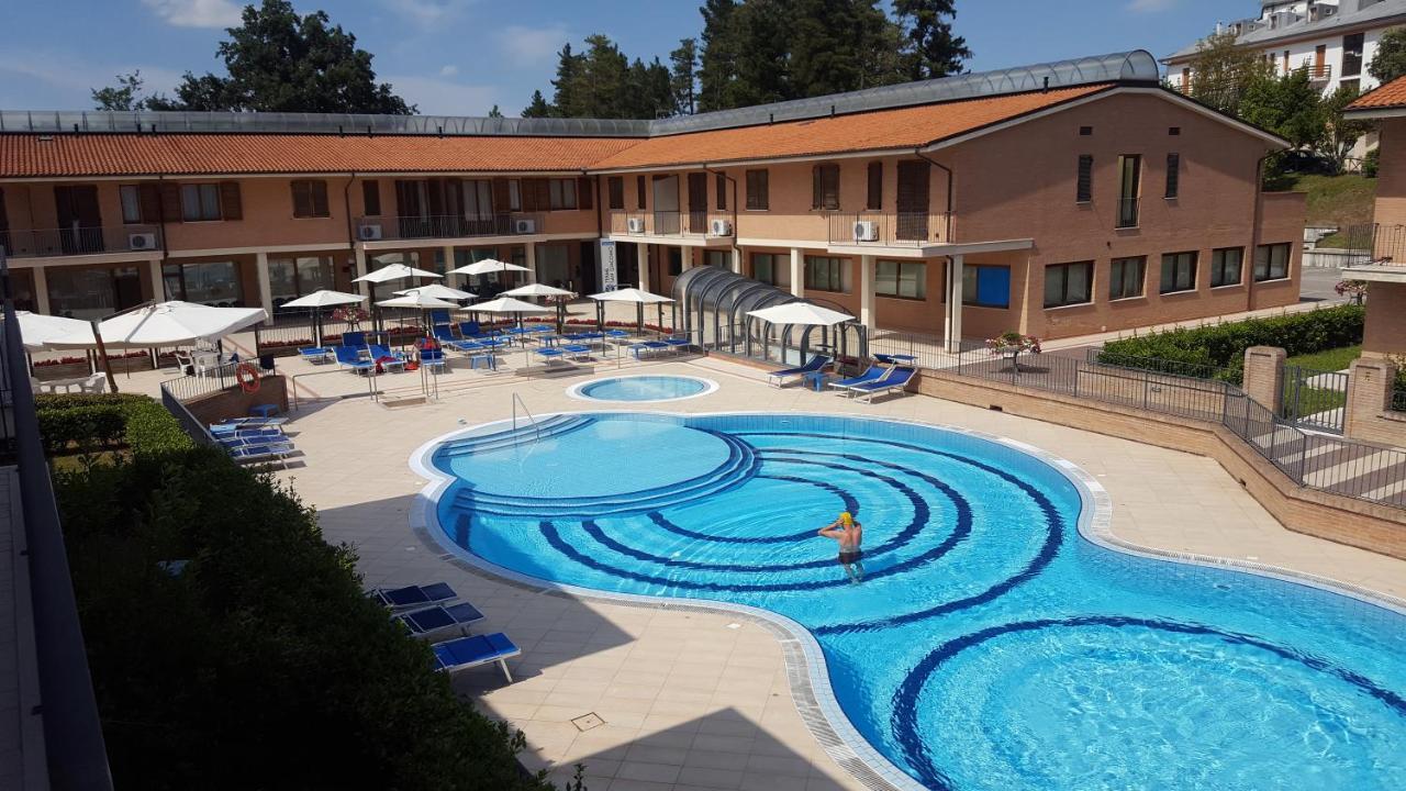 Residence Terme Di San Giacomo Sarnano Bagian luar foto