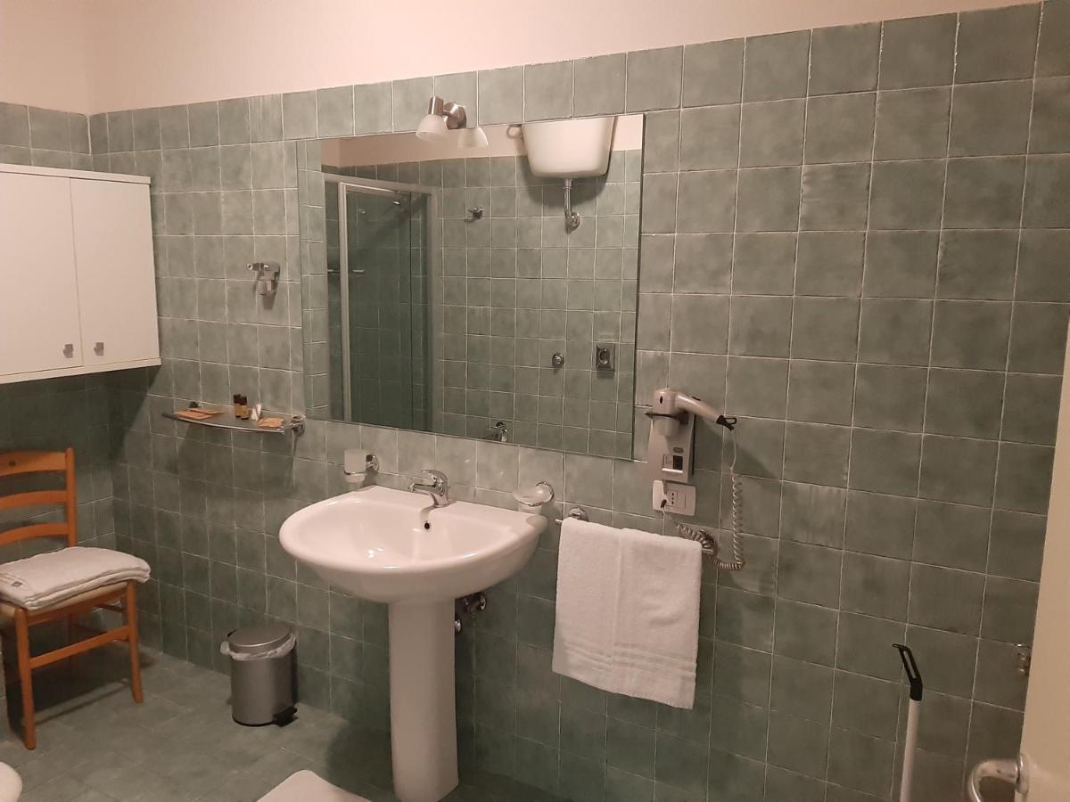 Residence Terme Di San Giacomo Sarnano Bagian luar foto